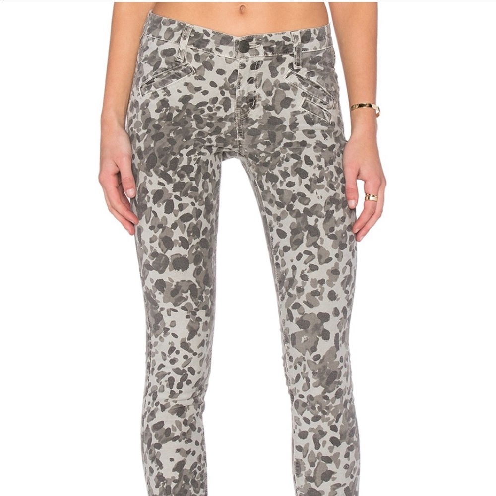 Current Elliot leopard ankle skinny jean 26
